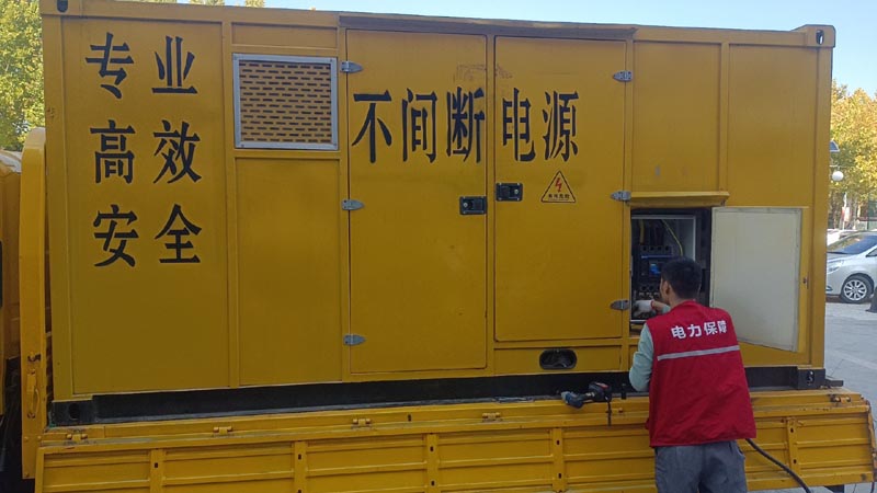 镇原柴油发电机组和UPS电源配合使用时，如何避免切换过程中的电力中断？